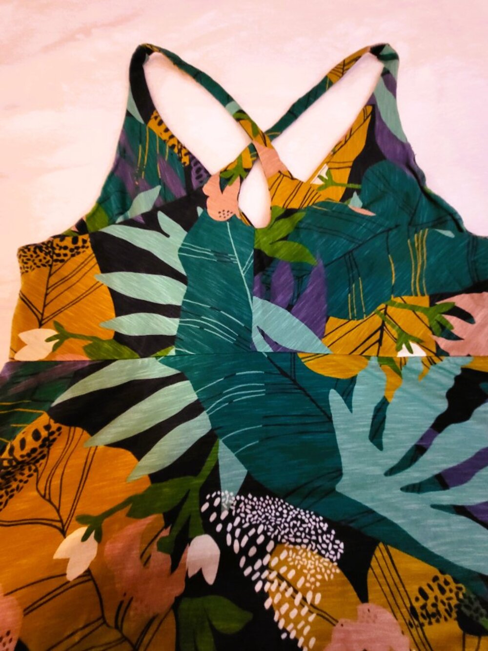 Patagonia cotton Tropical print V-neck front, cross over strap back. Size Medium - Picture 7 of 13